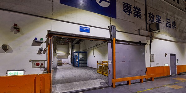 Valuable goods processing center (valuable goods warehouse)